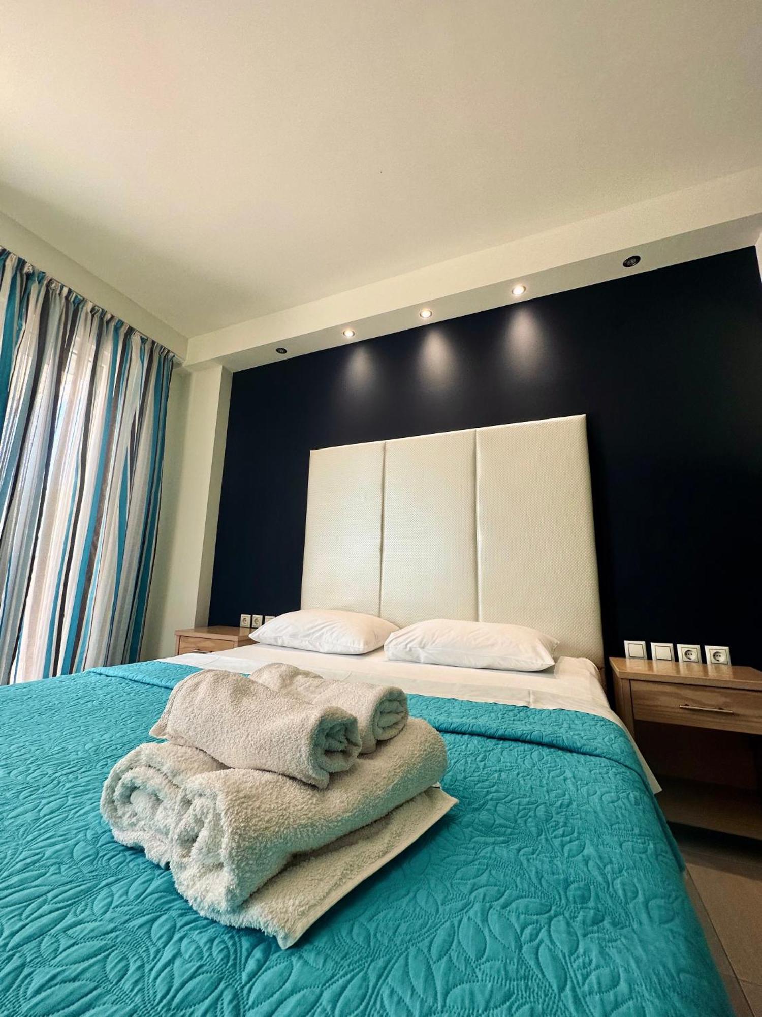 Crystal Blue Apartment *