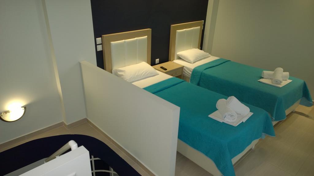 Crystal Blue Apartment Potos